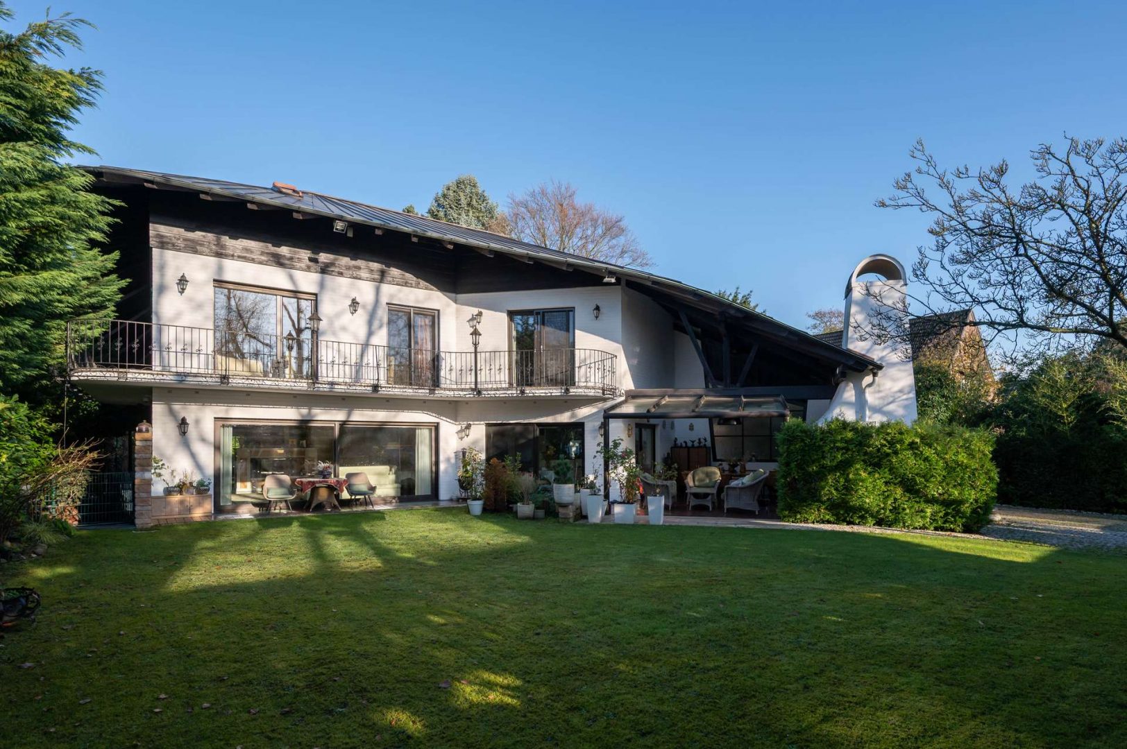 Frontansicht des Anwesens